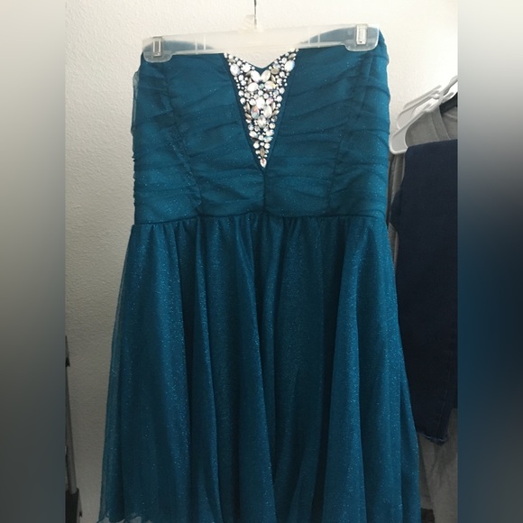 Homecoming dress - Picture 2 of 3